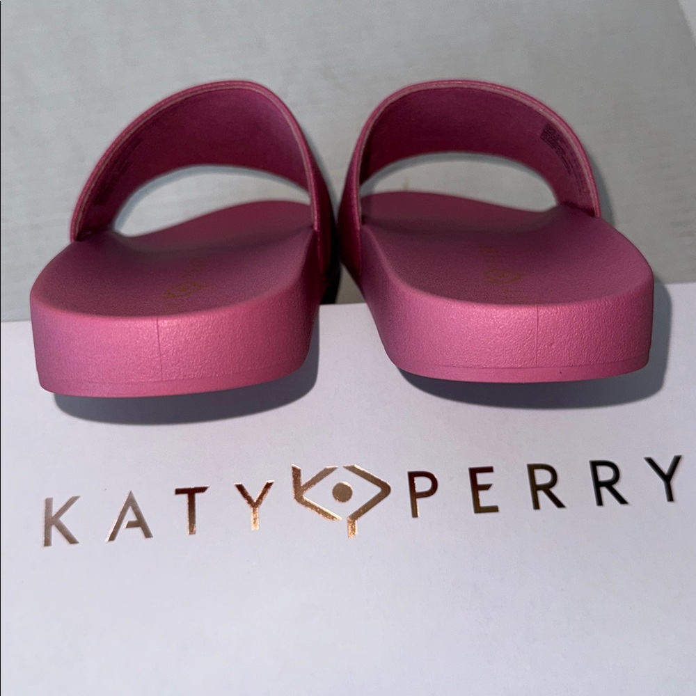 Katy Perry, The Pool Slide Shell - Picture 7 of 7